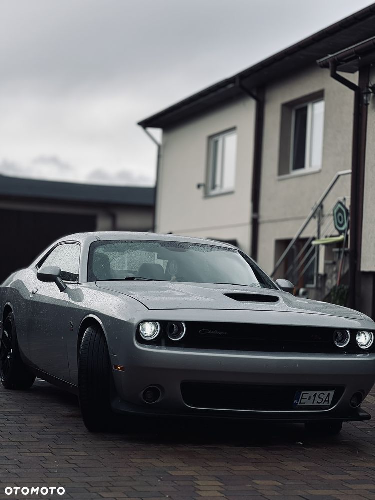 Dodge Challenger - 1