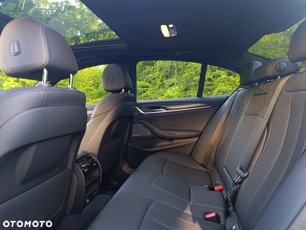 BMW Seria 5 540i xDrive M Sport Edition - 17