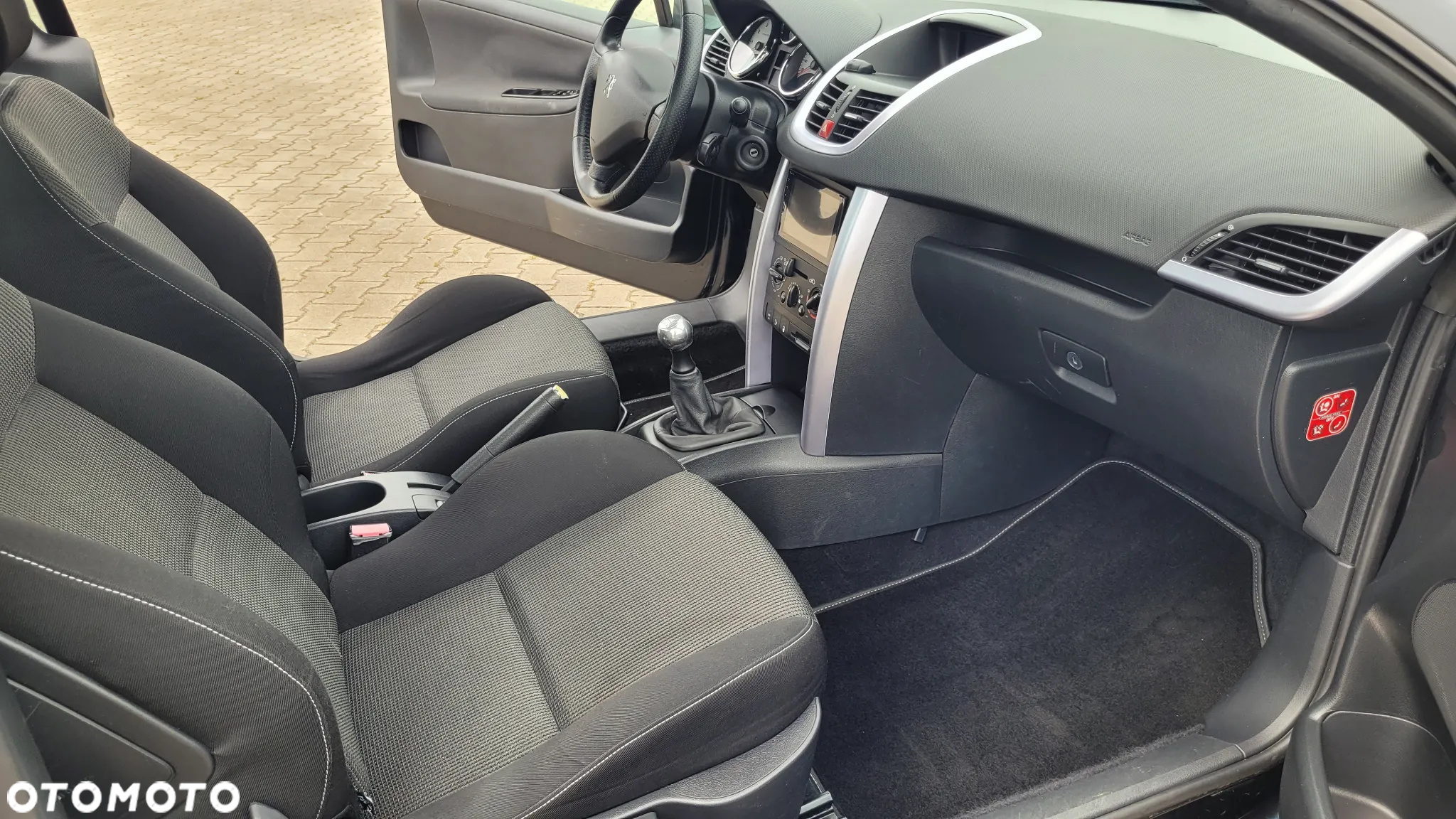 Peugeot 207 CC - 21