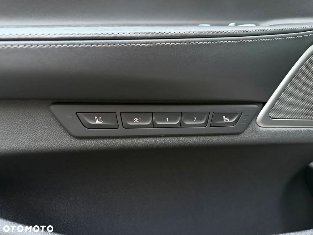 BMW Seria 7 750Li xDrive sport - 27