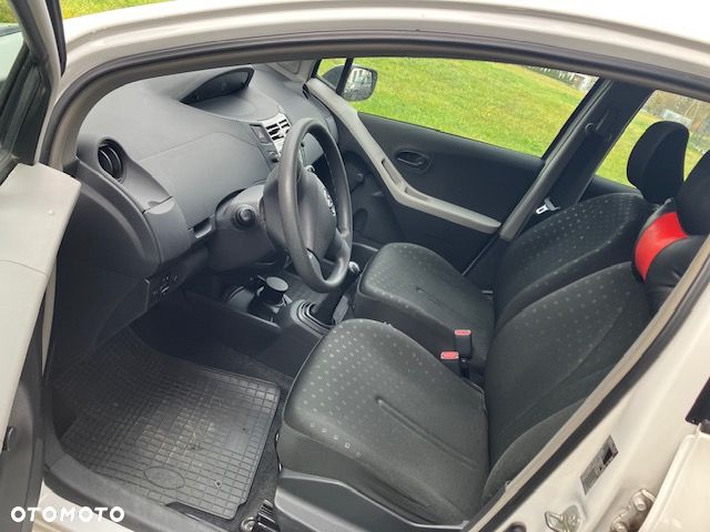 Toyota Yaris 2007 photo 4