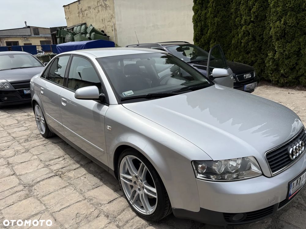 Audi A4 Limousine - 1