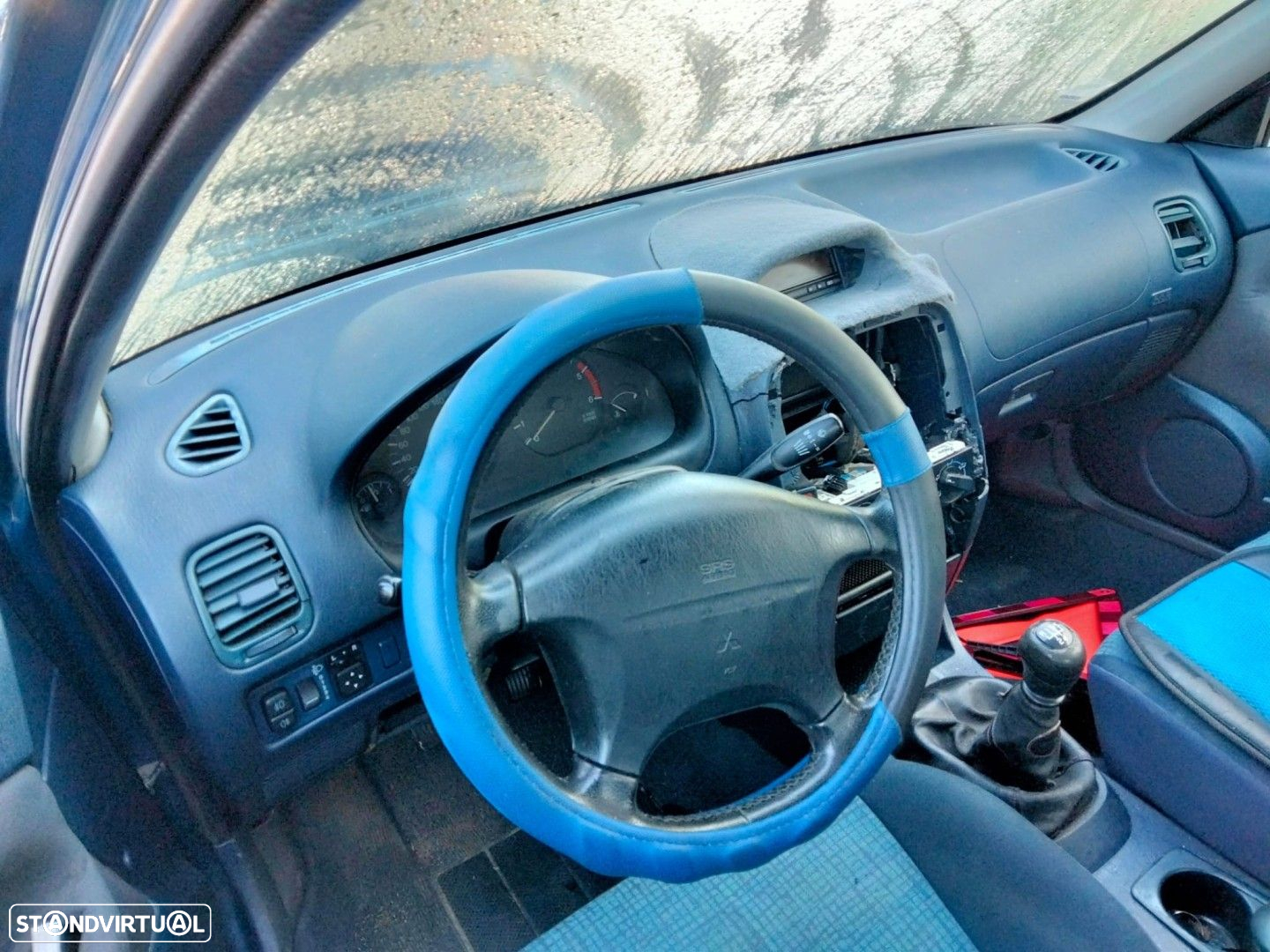 Mitsubishi Carisma  1.9 TD de 2000 disponível para peças - 5