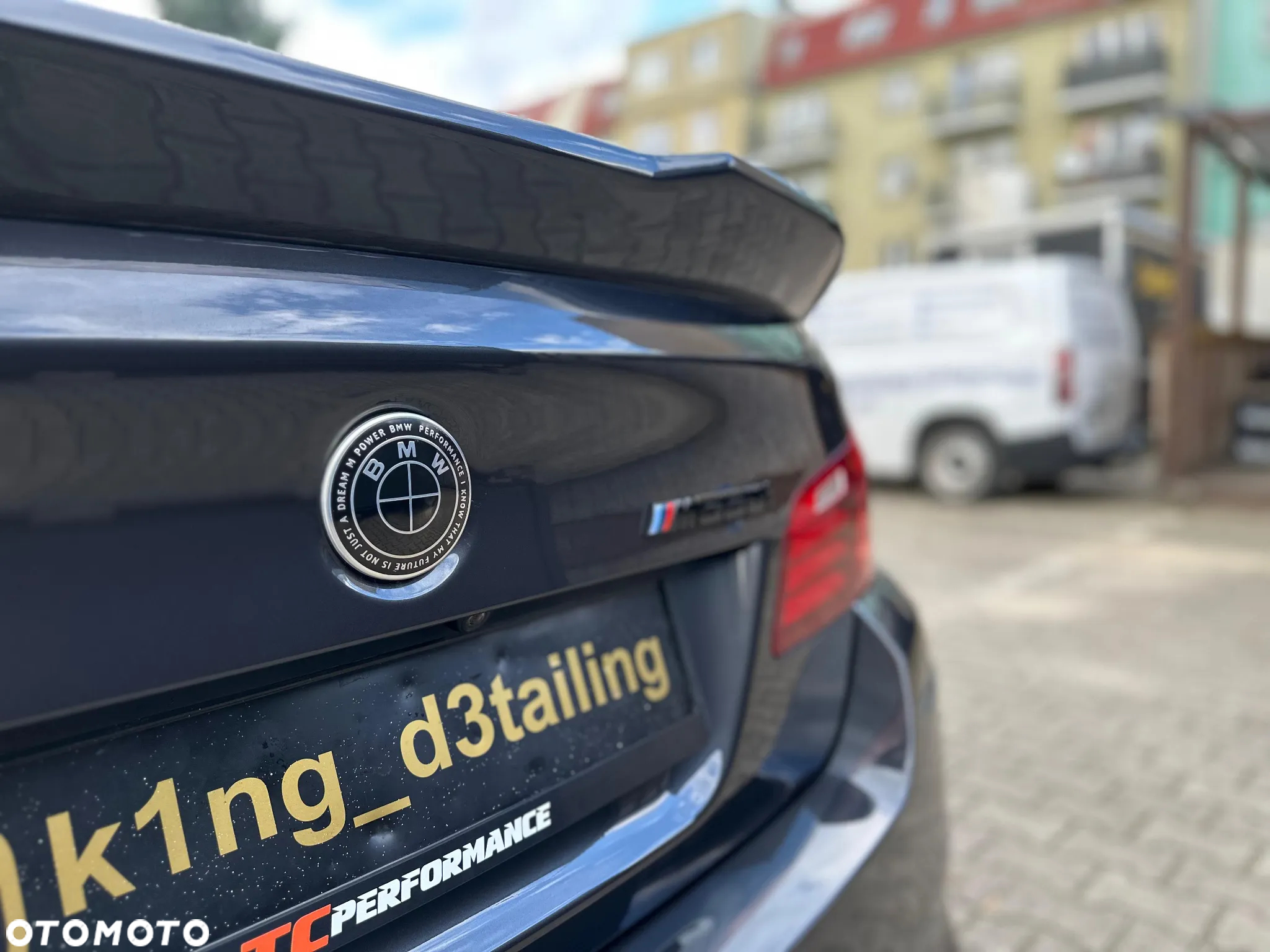 BMW Seria 5 550i - 32