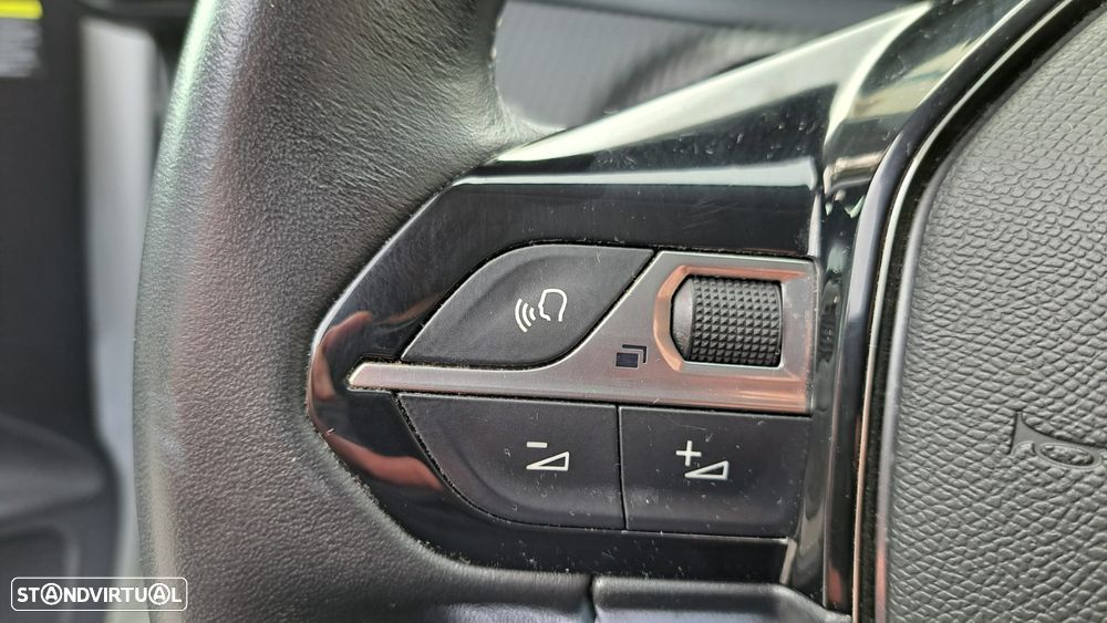 Peugeot e-208 50 kWh Allure - 38