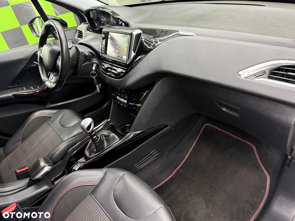 Peugeot 2008 1.2 PureTech GT Line S&S - 6