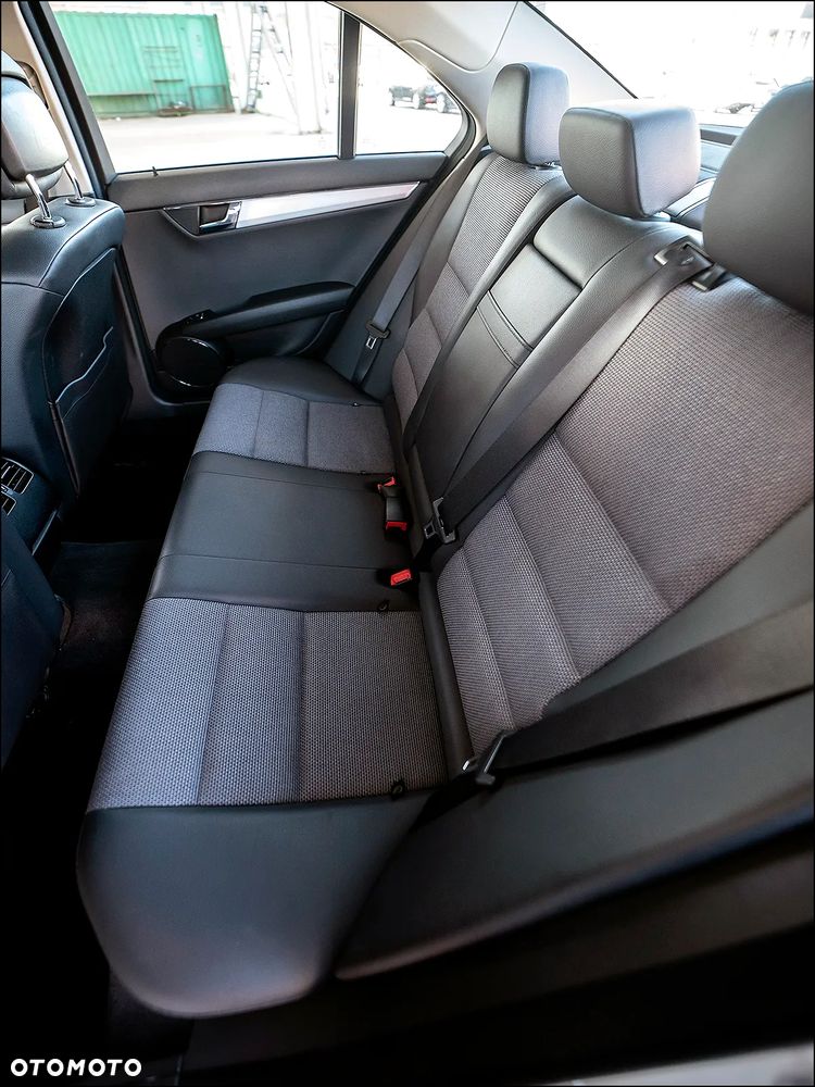 Mercedes-Benz Klasa C 180 BlueEFFICIENCY 7G-TRONIC Avantgarde - 35