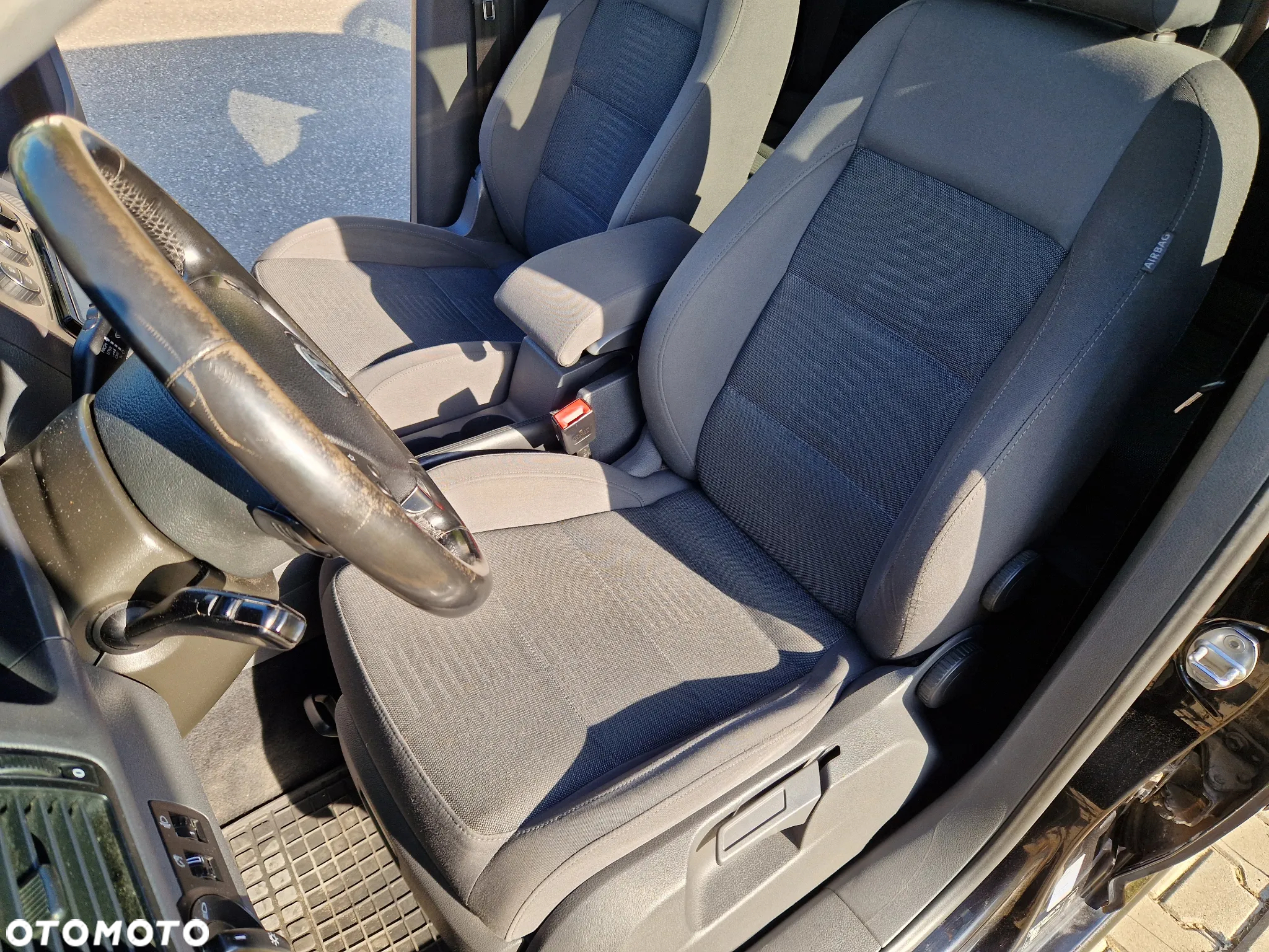 Volkswagen Touran 2.0 TDI DPF Highline DSG - 24