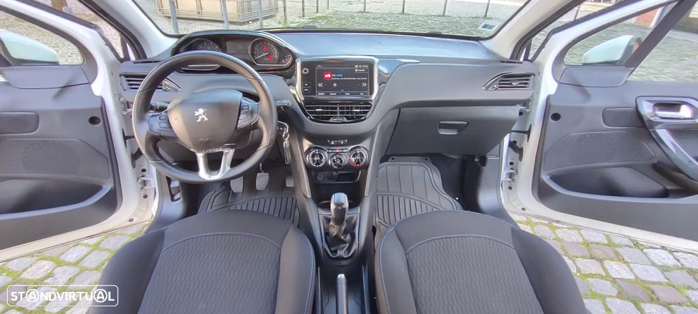 Peugeot 208 1.2 PureTech Signature - 13