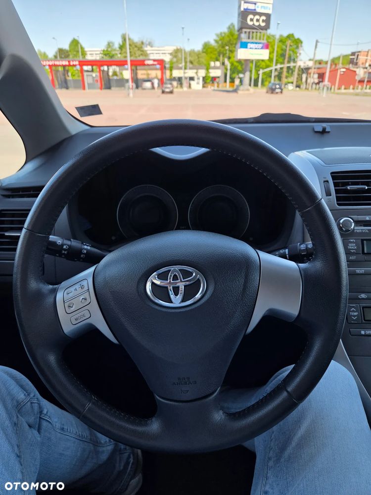 Toyota Auris 1.33 VVT-i Premium + - 18