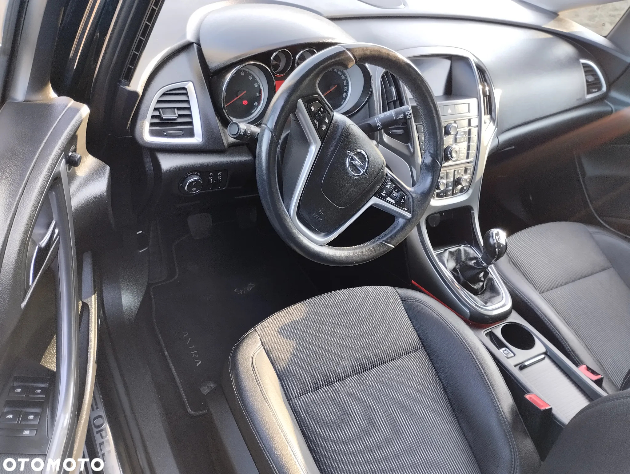 Opel Astra 1.4 Turbo Cosmo - 25