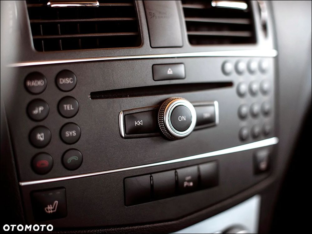 Mercedes-Benz Klasa C 180 BlueEFFICIENCY 7G-TRONIC Avantgarde - 26