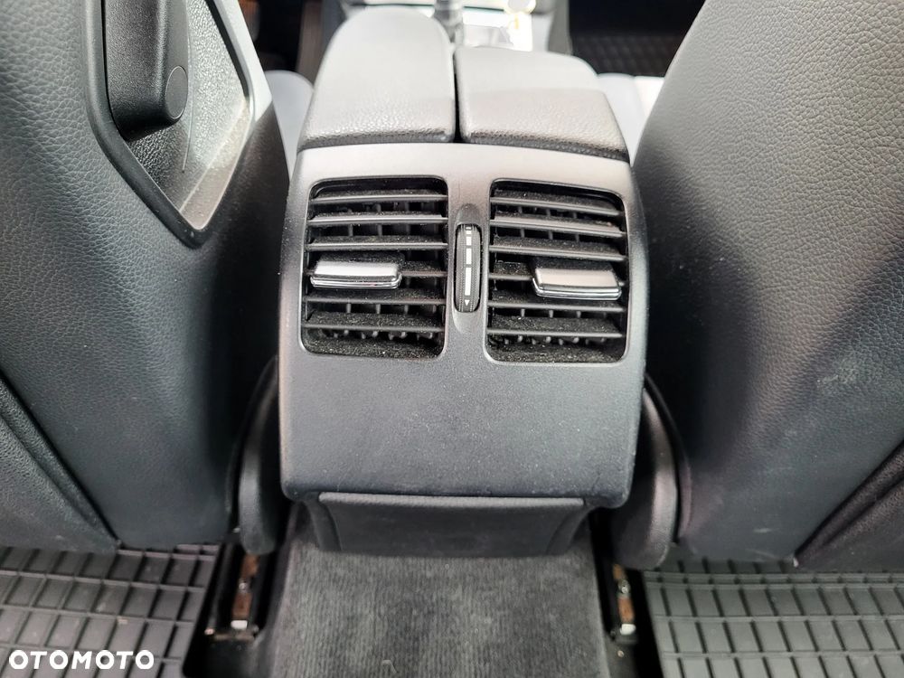 Mercedes-Benz Klasa C 180 K BlueEff Avantgarde - 22