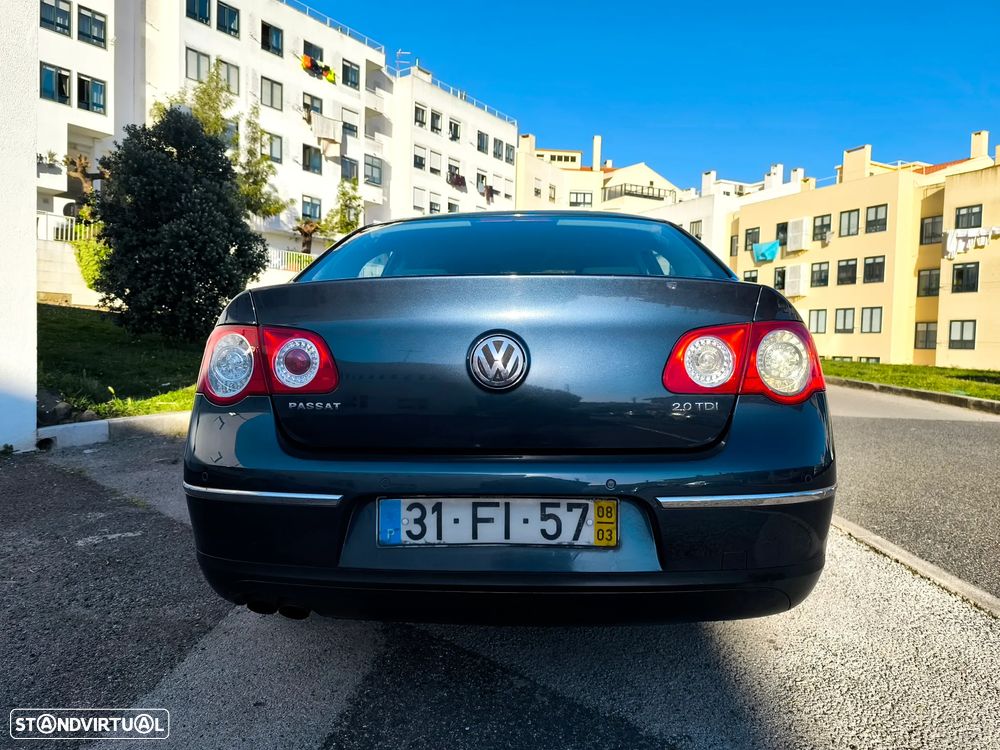 VW Passat 2.0 TDI Confortline - 16