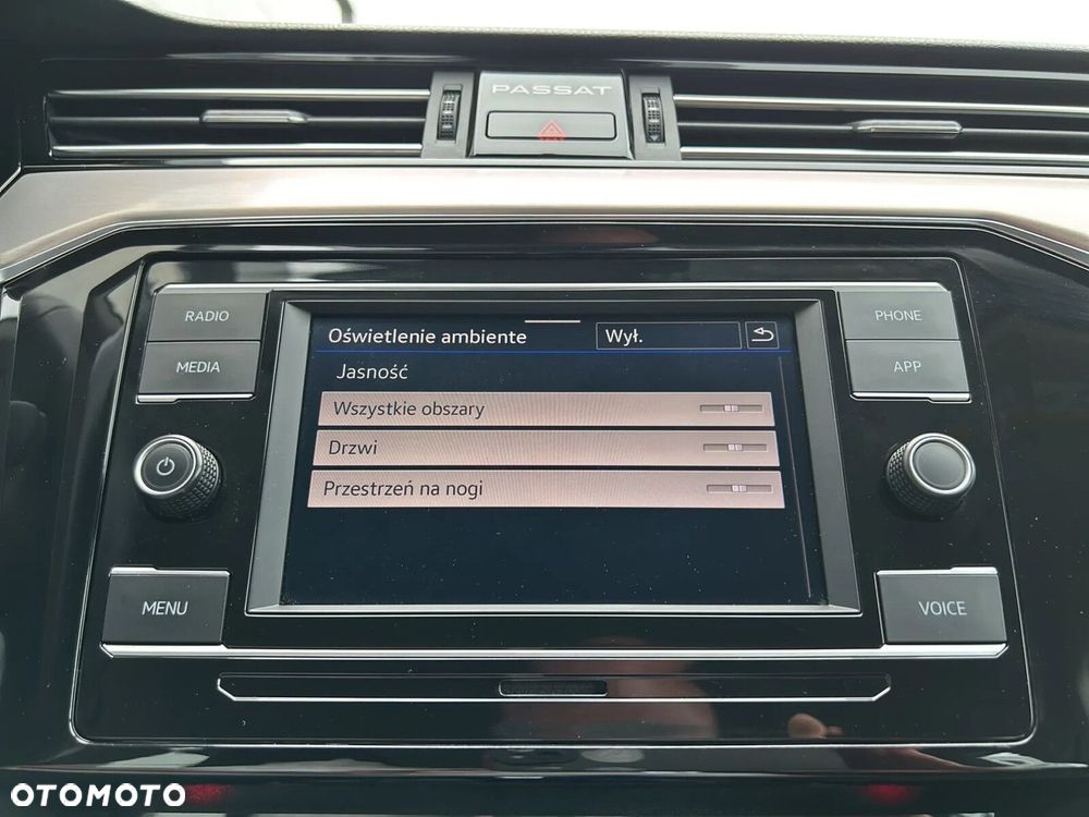 Volkswagen Passat Variant 2.0 TDI Elegance DSG - 32