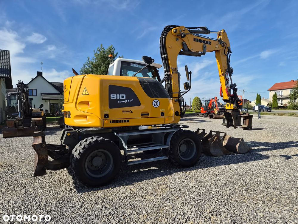 Liebherr A 910 Compact - 1
