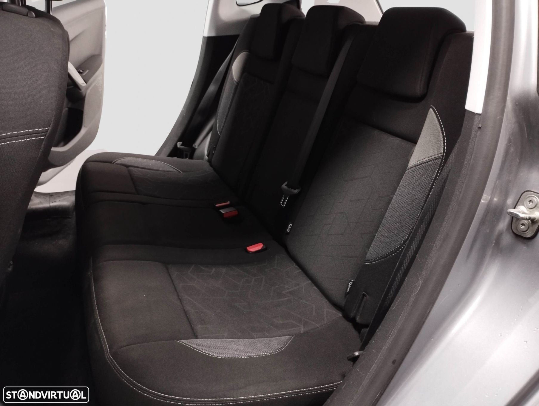 Peugeot 2008 - 8