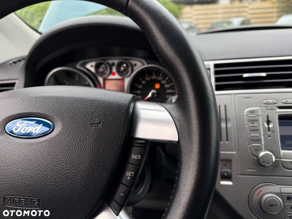 Ford Kuga 2.0 TDCi 2x4 Titanium - 38