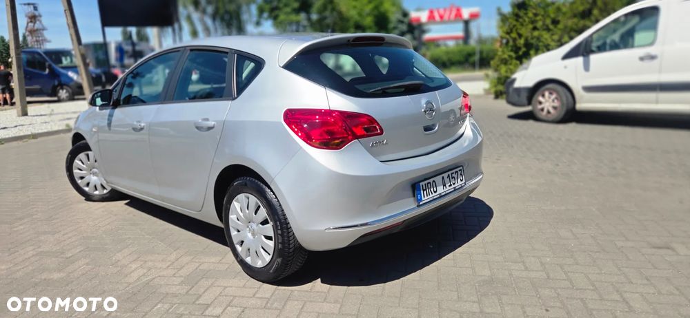 Opel Astra 1.4 111 - 10