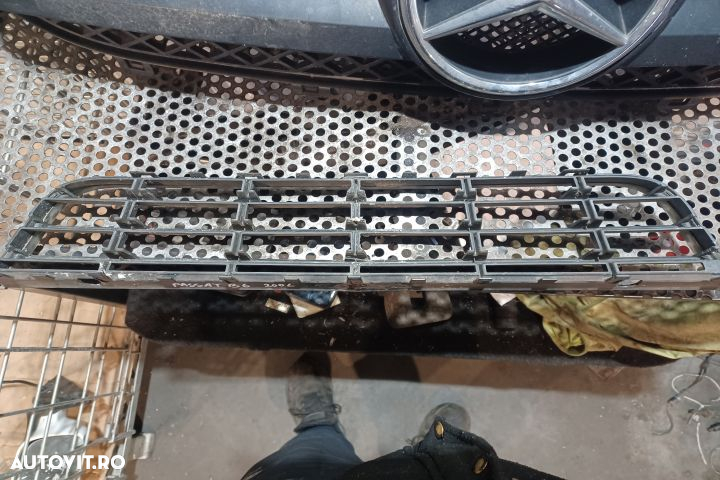 Grila bara fata centru 3C0853677 Volkswagen VW Passat B6 [2005 - 2010 - 4