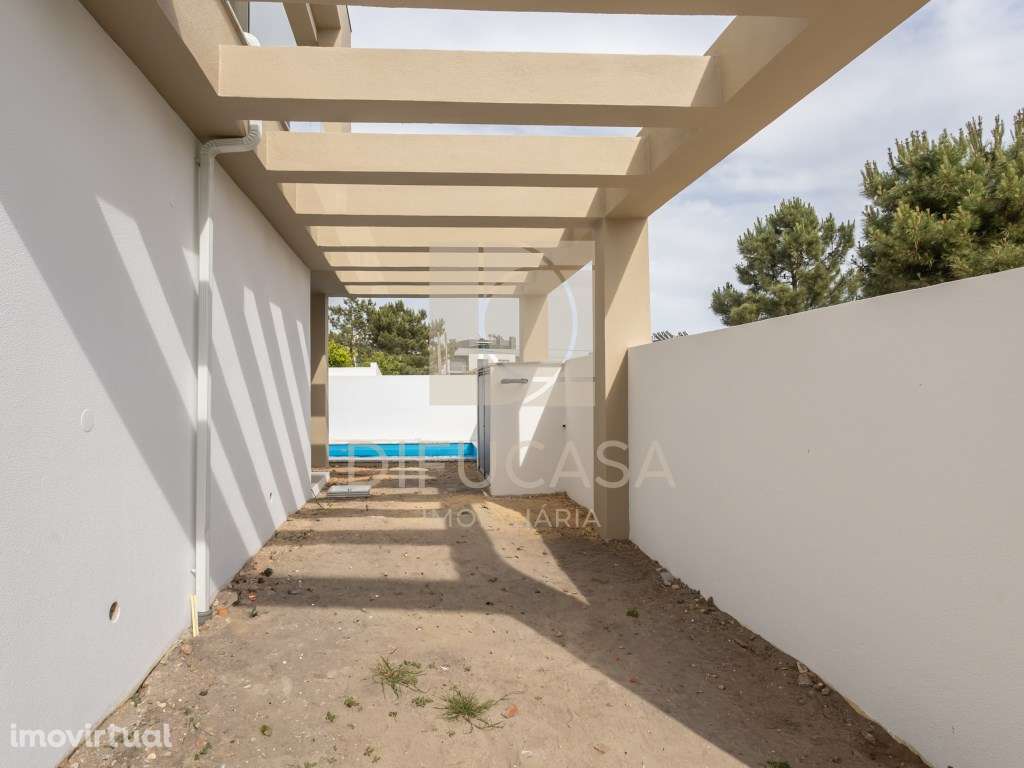 R228 Moradia T4 Piscina centro de Fernão Ferro - Grande imagem: 4/38