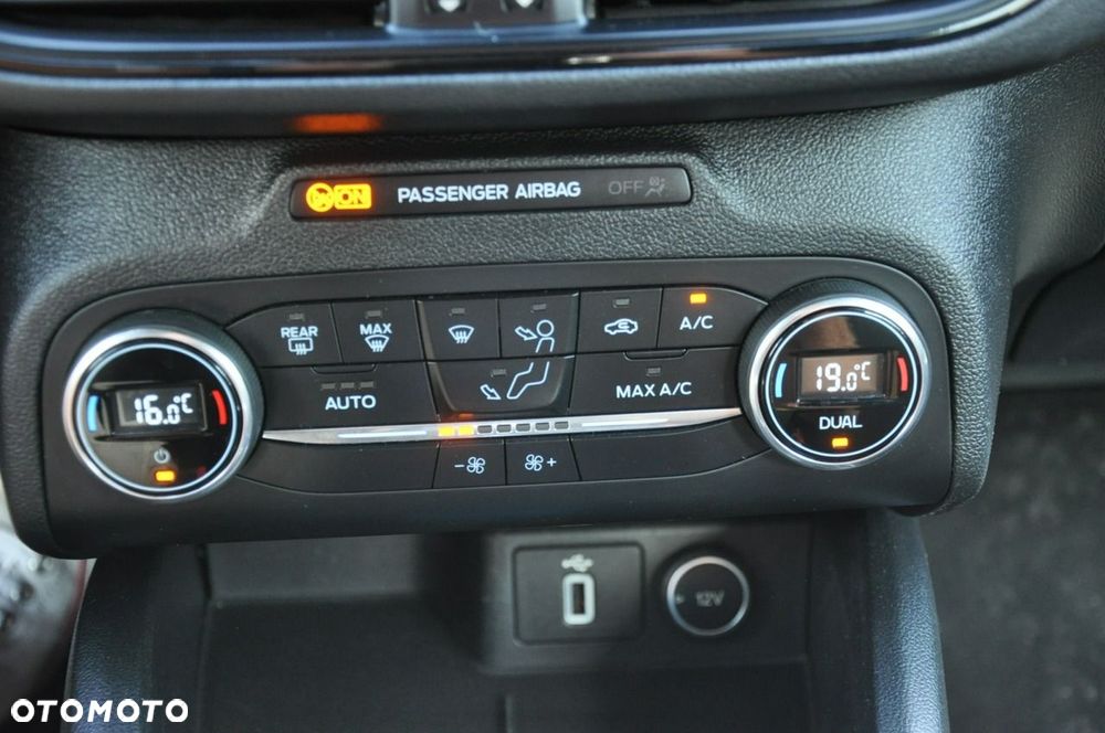 Ford Focus 1.5 EcoBlue Start-Stopp-System ST-LINE - 17