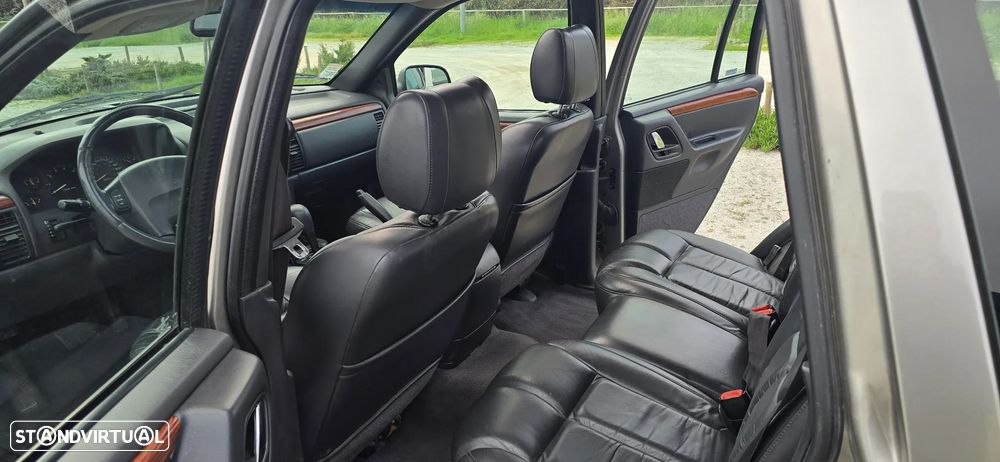 Jeep Grand Cherokee - 16