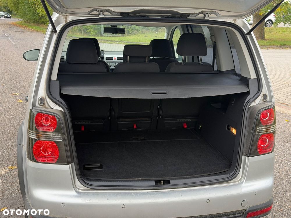 Volkswagen Touran - 7