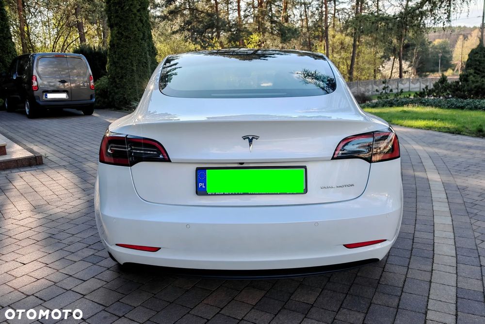 Tesla Model 3 - 4