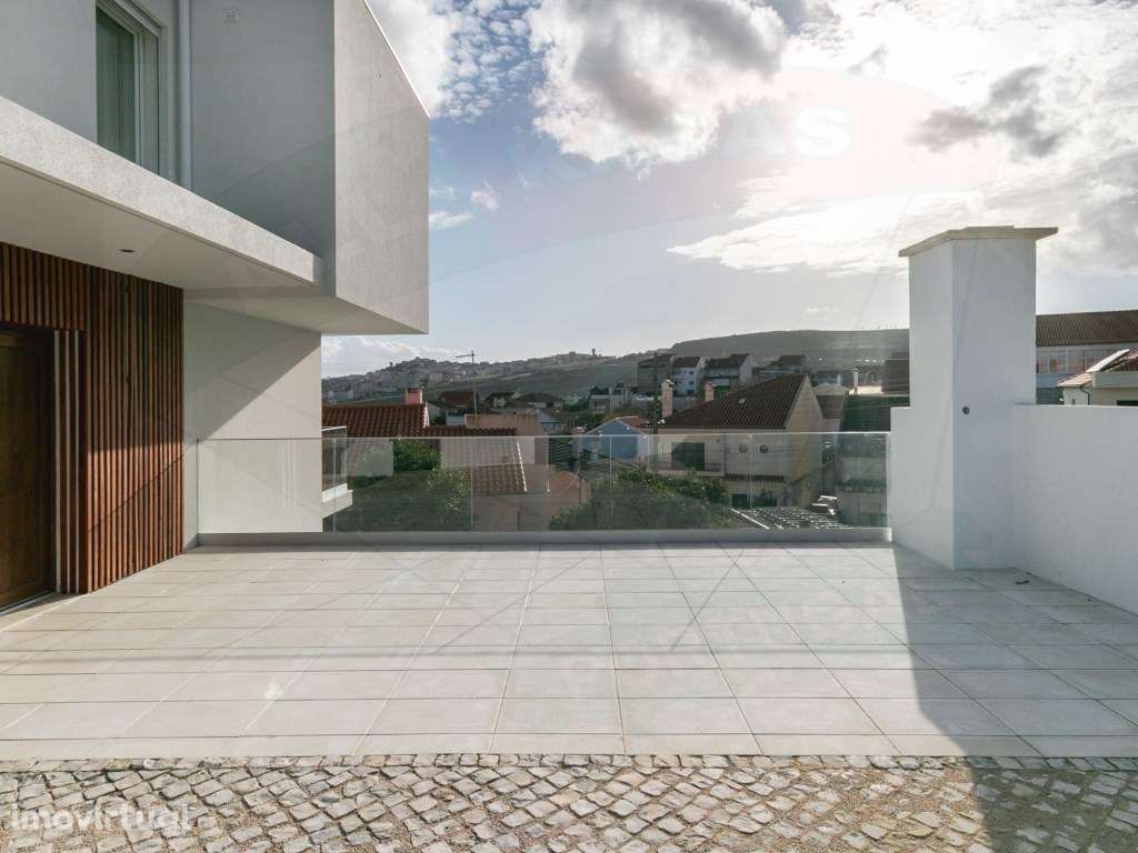 Moradia T3, a ESTREAR com Piscina em Famões, Odivelas: O seu Oásis! - Grande imagem: 3/42
