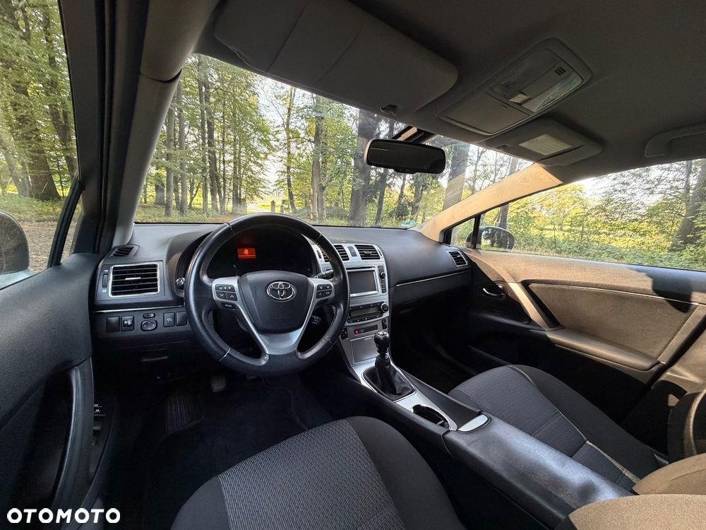 Toyota Avensis Touring Sports 1.8 Comfort - 16
