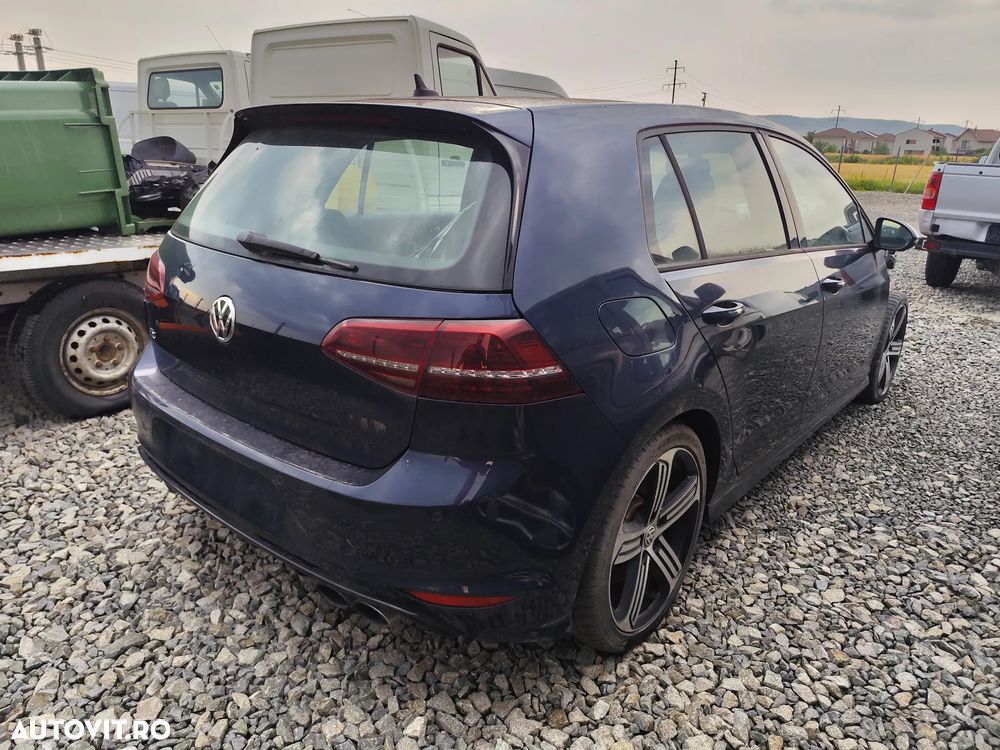 Volkswagen Golf - 2