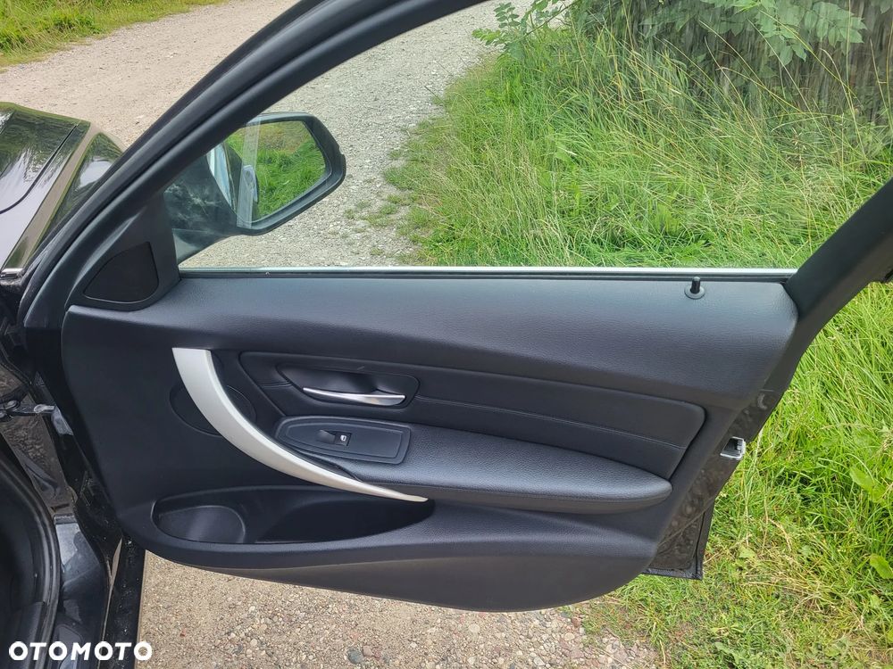 BMW Seria 3 320i Sport Line - 15