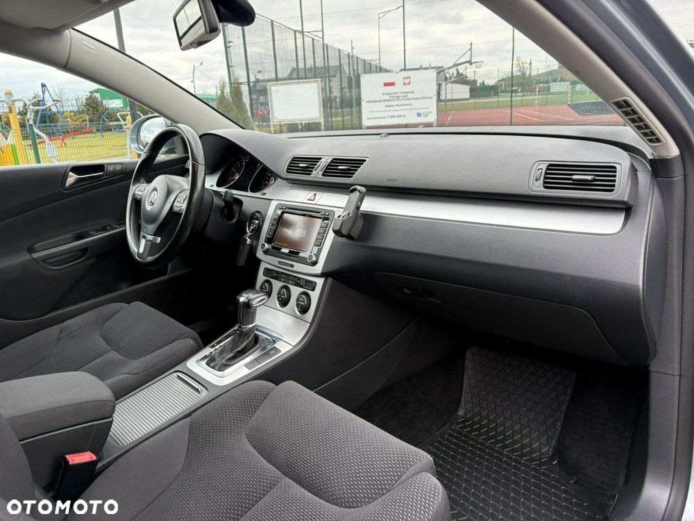 Volkswagen Passat - 13