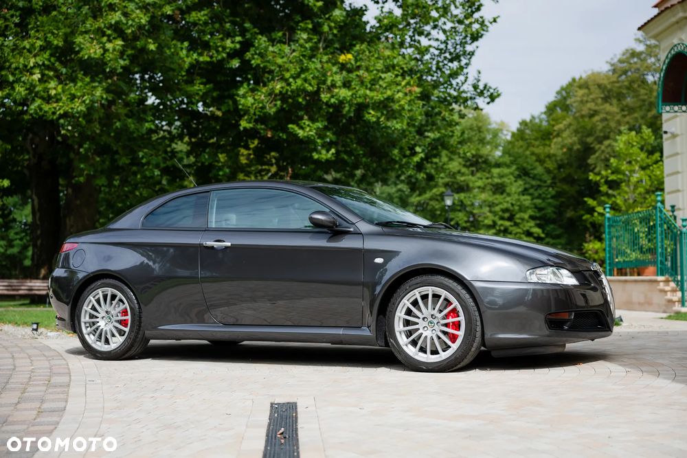 Alfa Romeo GT - 12