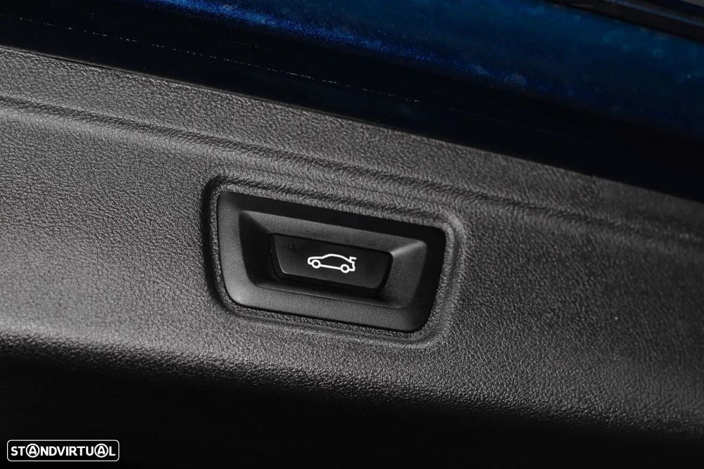 BMW 330 e Pack Desportivo M Auto - 41