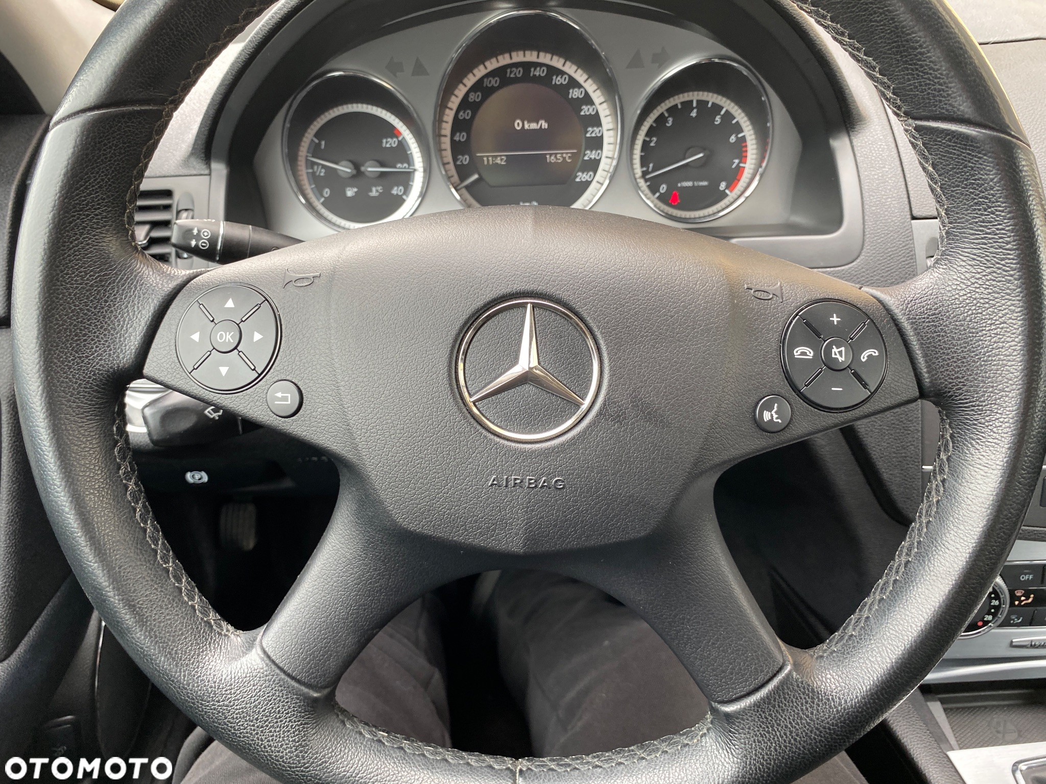 Mercedes-Benz Klasa C 180 CGI BlueEff Avantgarde - 22