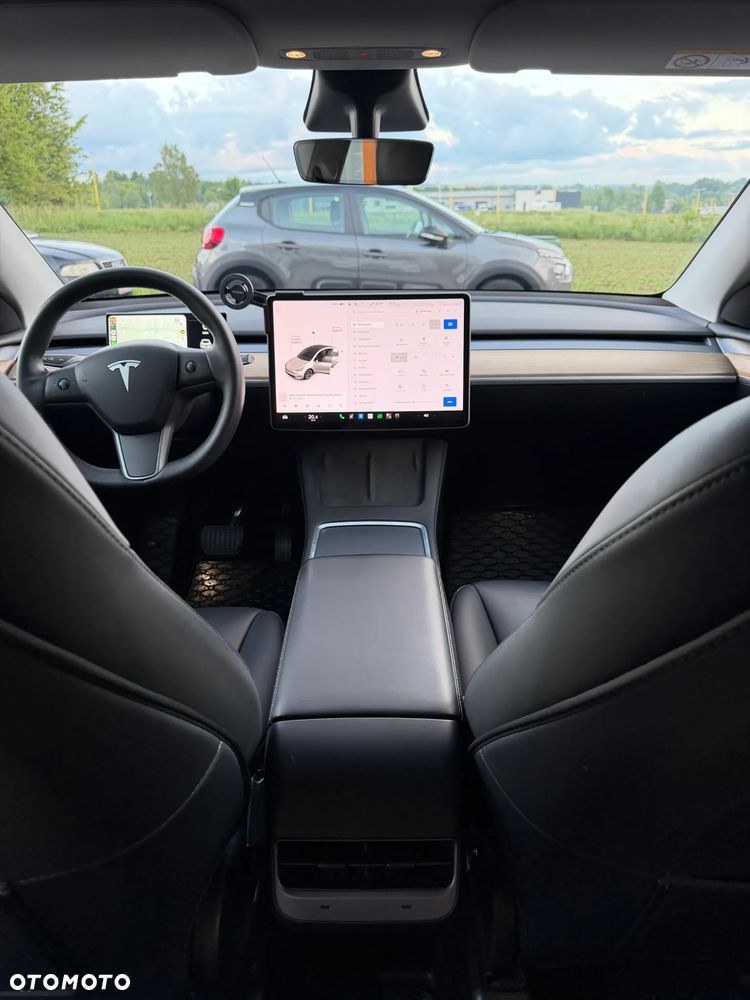 Tesla Model Y Long Range AWD - 22