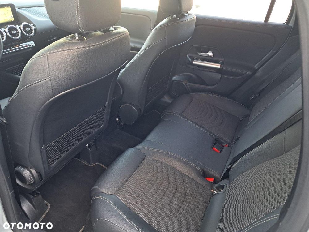 Mercedes-Benz GLA 180 d - 13