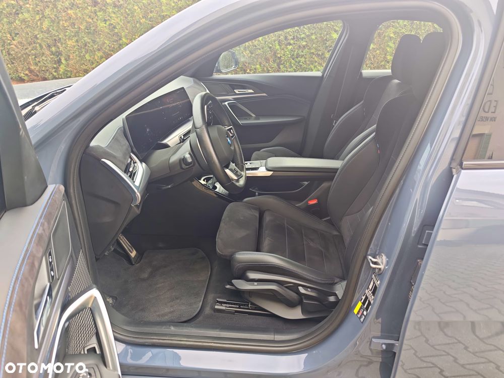 BMW iX2 xDrive30 66.5kWh M Sport - 6