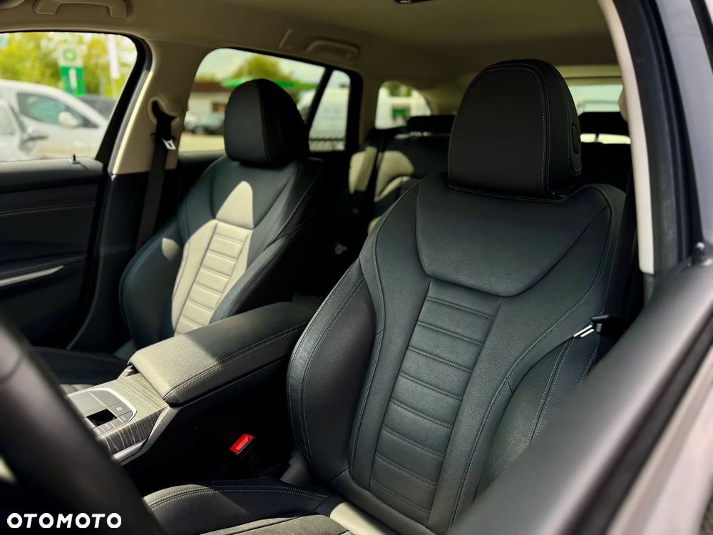 BMW Seria 3 330d xDrive Sport Line - 17