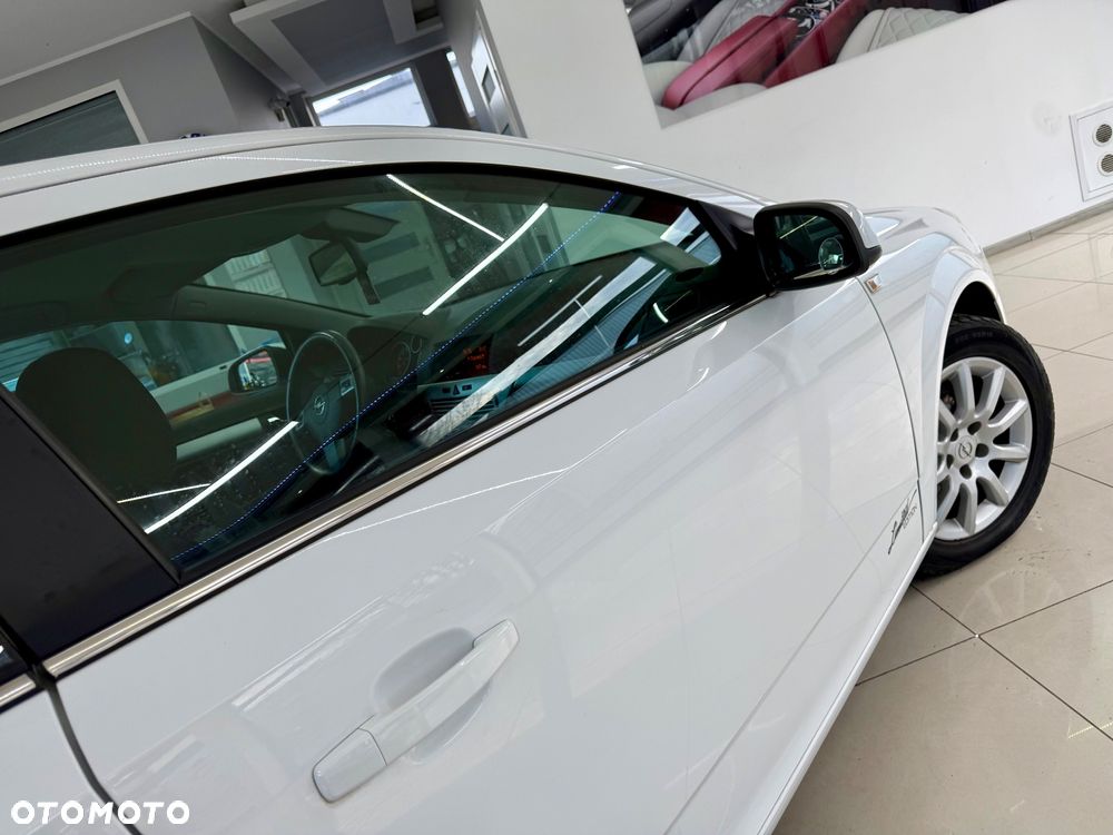 Opel Astra 1.6 Black&White - 16