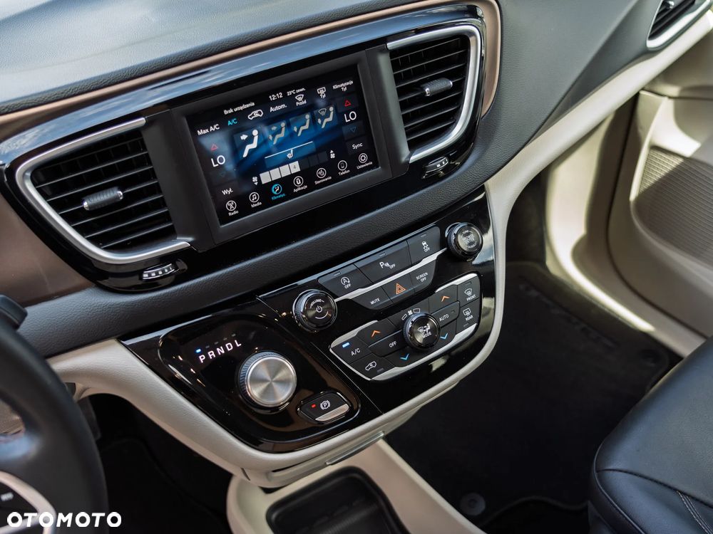 Chrysler Pacifica - 28
