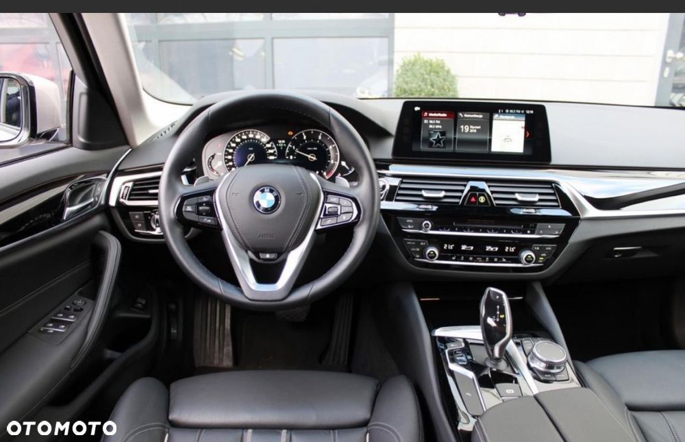 BMW Seria 5 520d Sport Line - 24