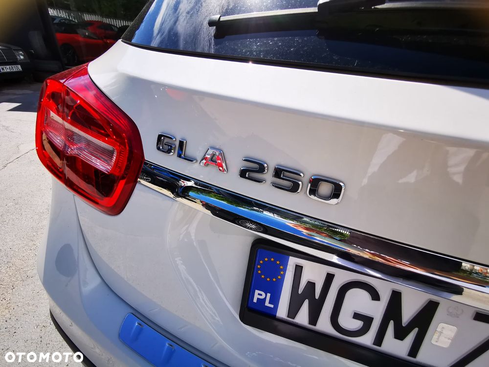 Mercedes-Benz GLA 250 7G-DCT UrbanStyle Edition - 33