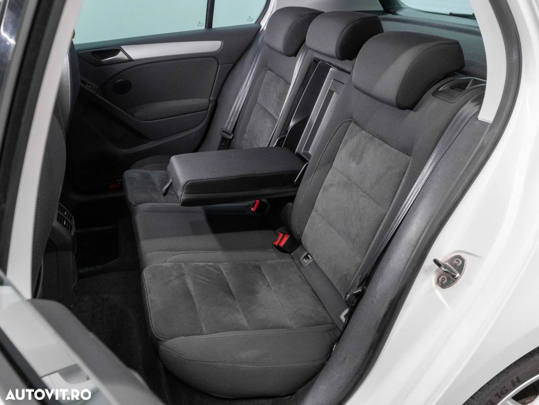 Volkswagen Golf - 24