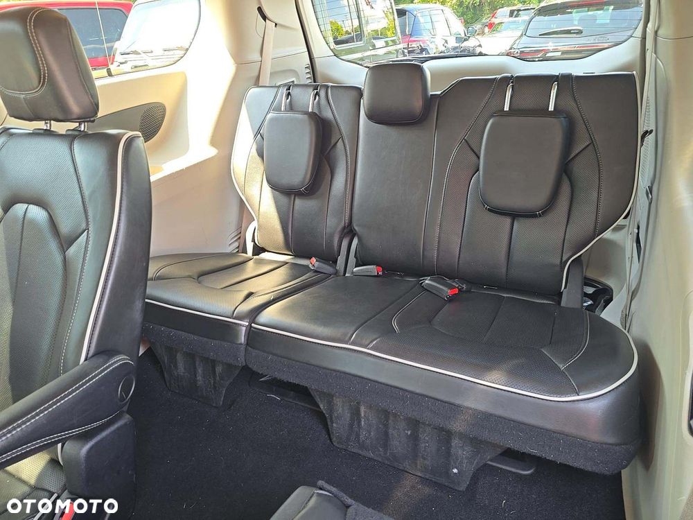 Chrysler Pacifica - 8