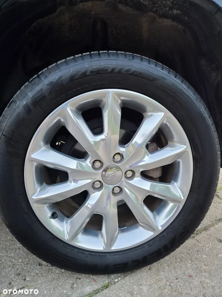Jeep Cherokee - 19