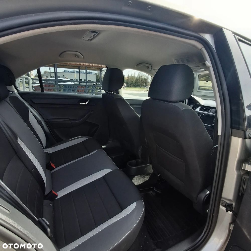 Skoda RAPID 1.2 TSI Ambition - 11
