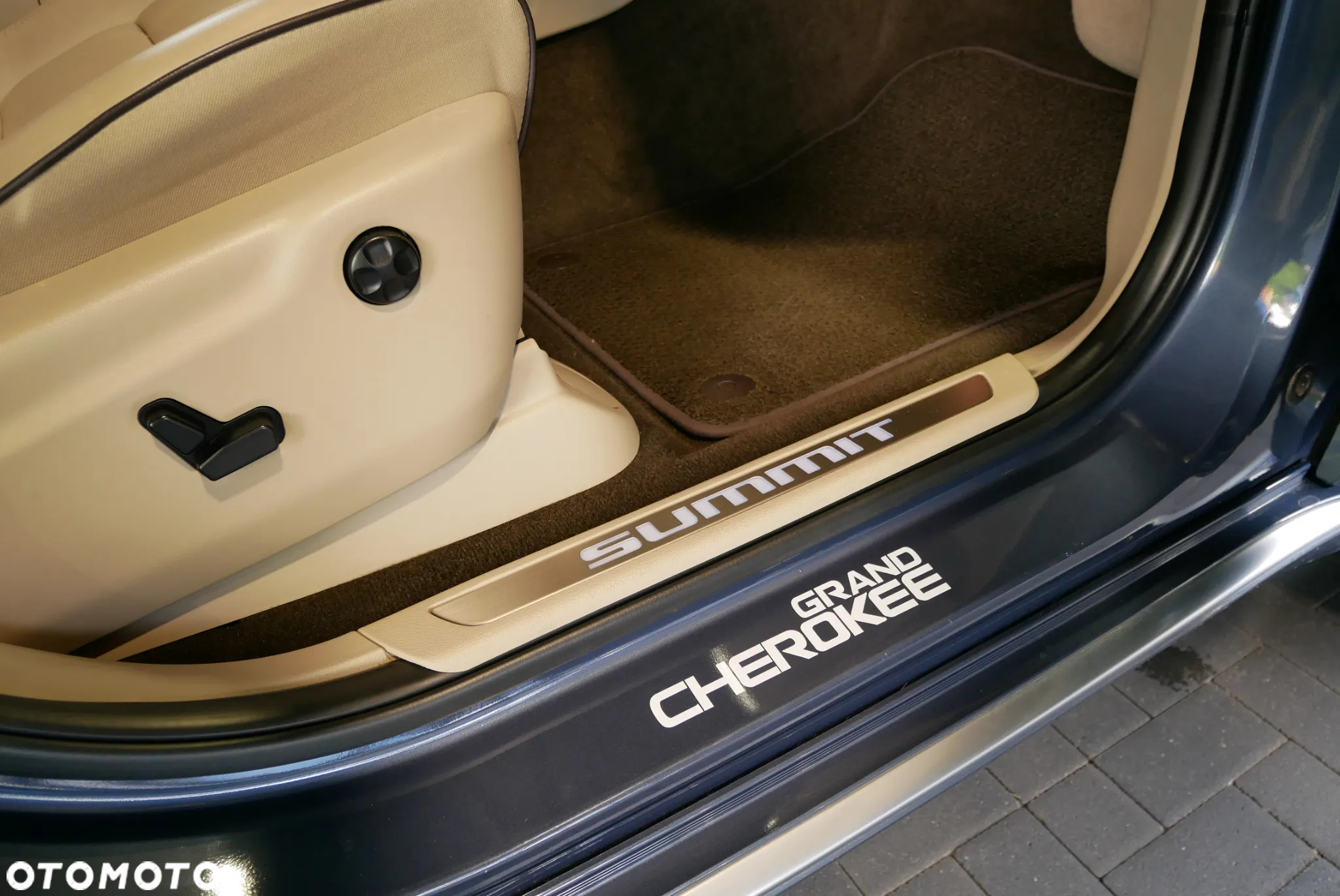 Jeep Grand Cherokee 5.7 V8 HEMI Summit - 31